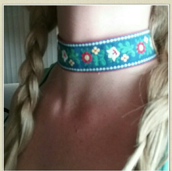 Flower Power Choker - Picture 2 of 7